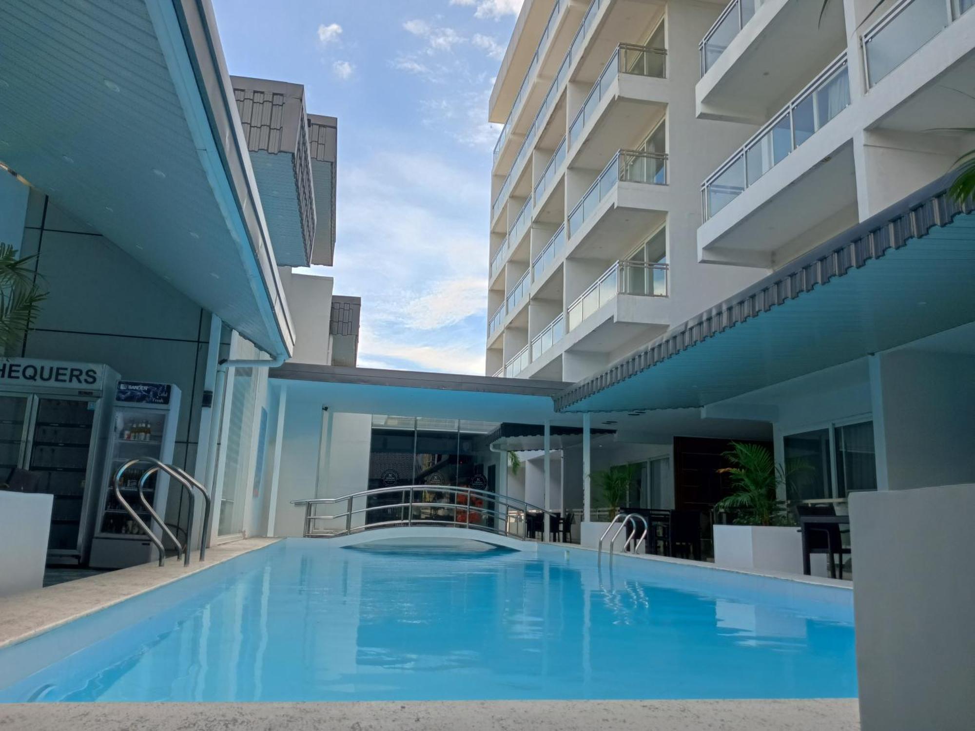 Chequers Suites Subic Bay 奥隆阿波 外观 照片