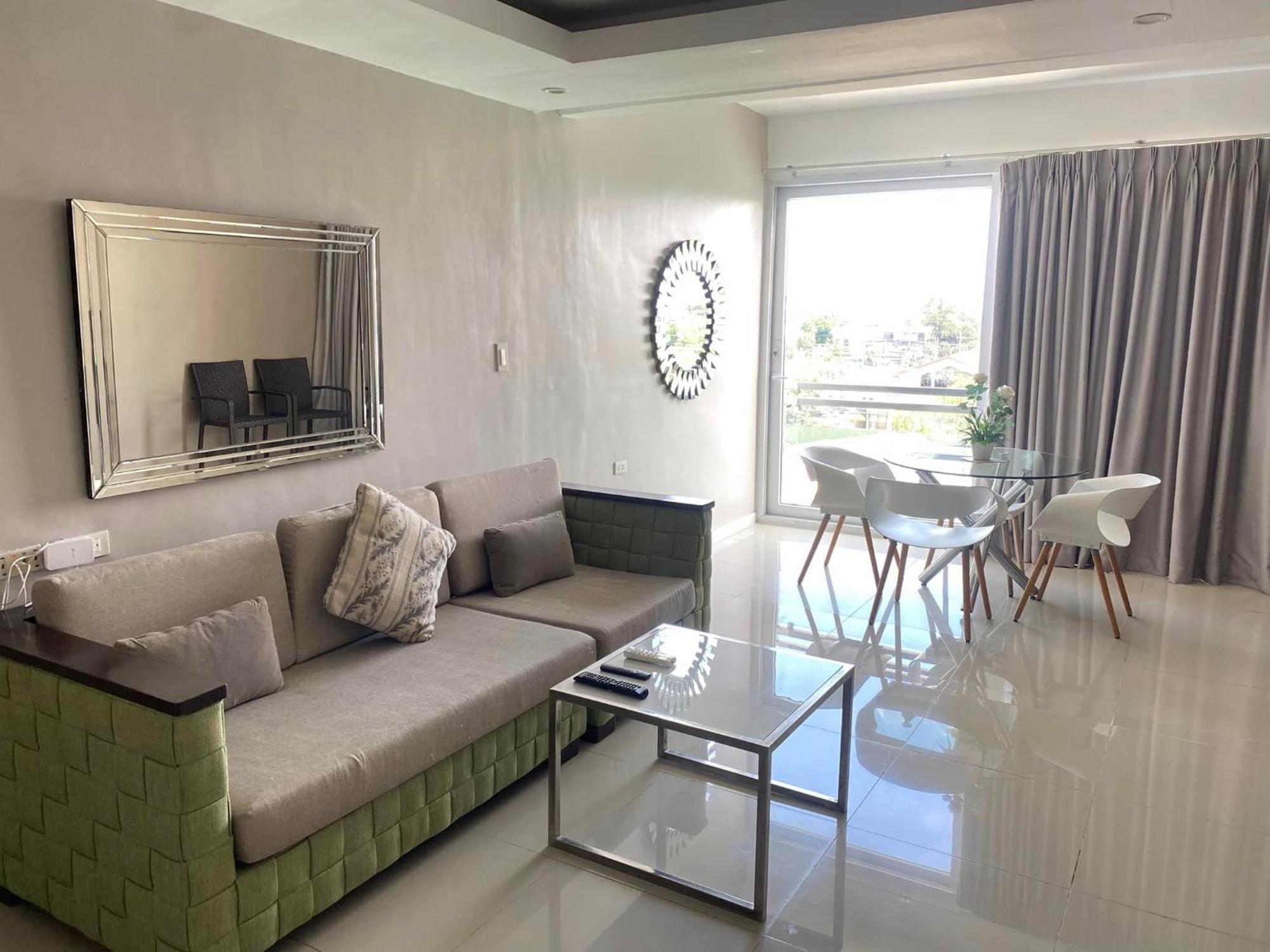 Chequers Suites Subic Bay 奥隆阿波 外观 照片