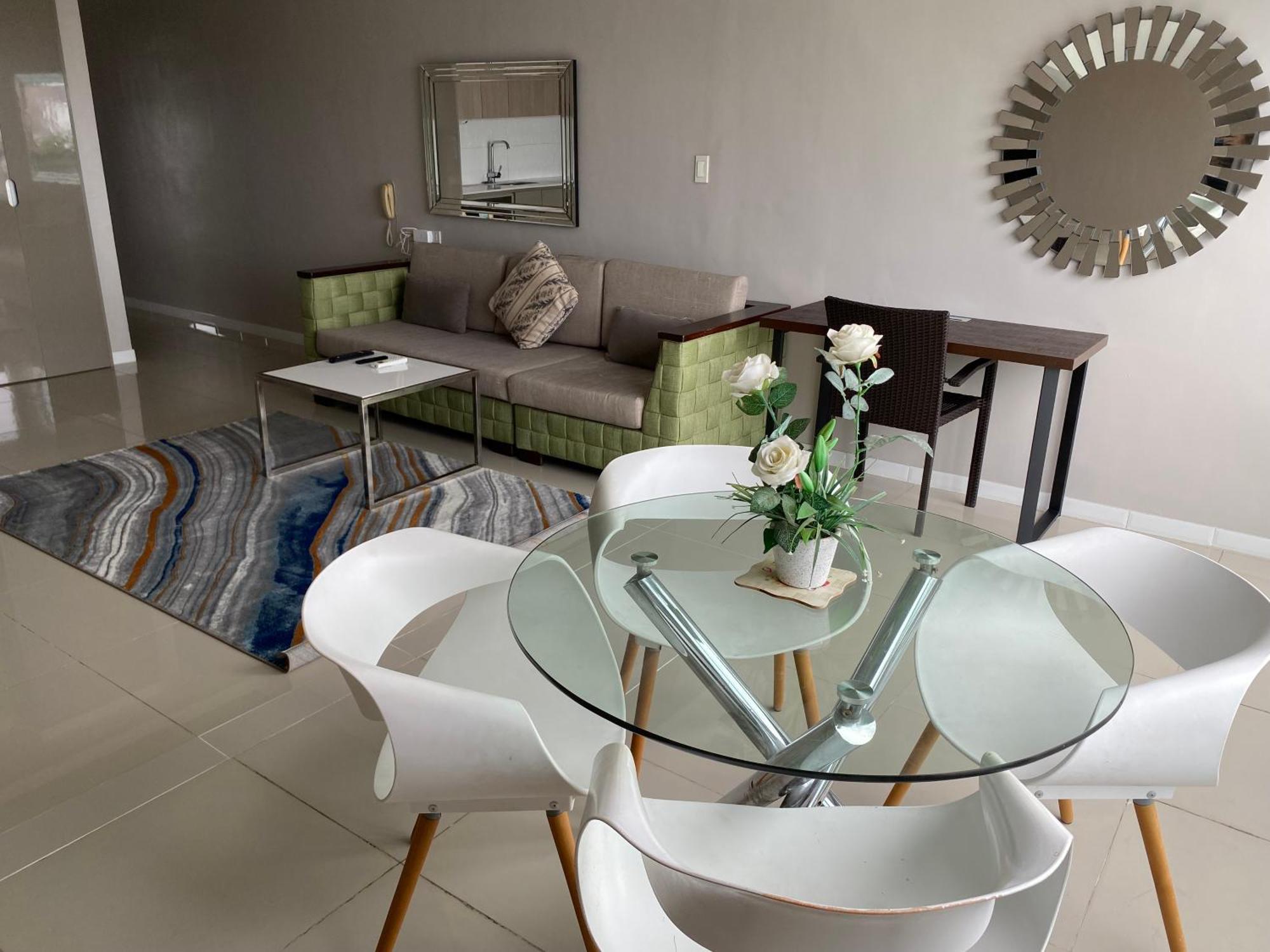 Chequers Suites Subic Bay 奥隆阿波 外观 照片